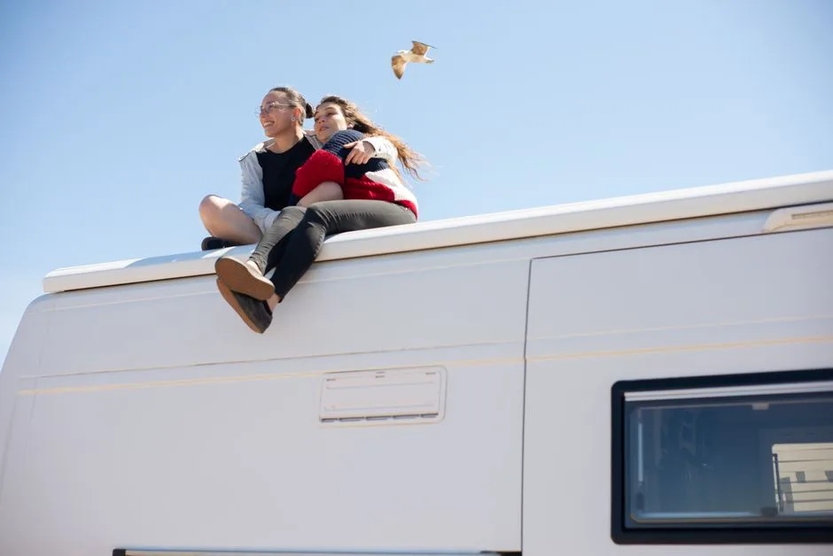 Panneau solaire installé sur le toit d'un camping-car
